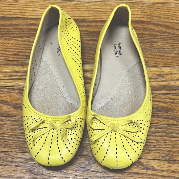 🌸3/$30🌸2/$15❤️5/$25❤️ HEAVENLY COMFORT | yellow perforated slip-ons/flats - Picture 1 of 8